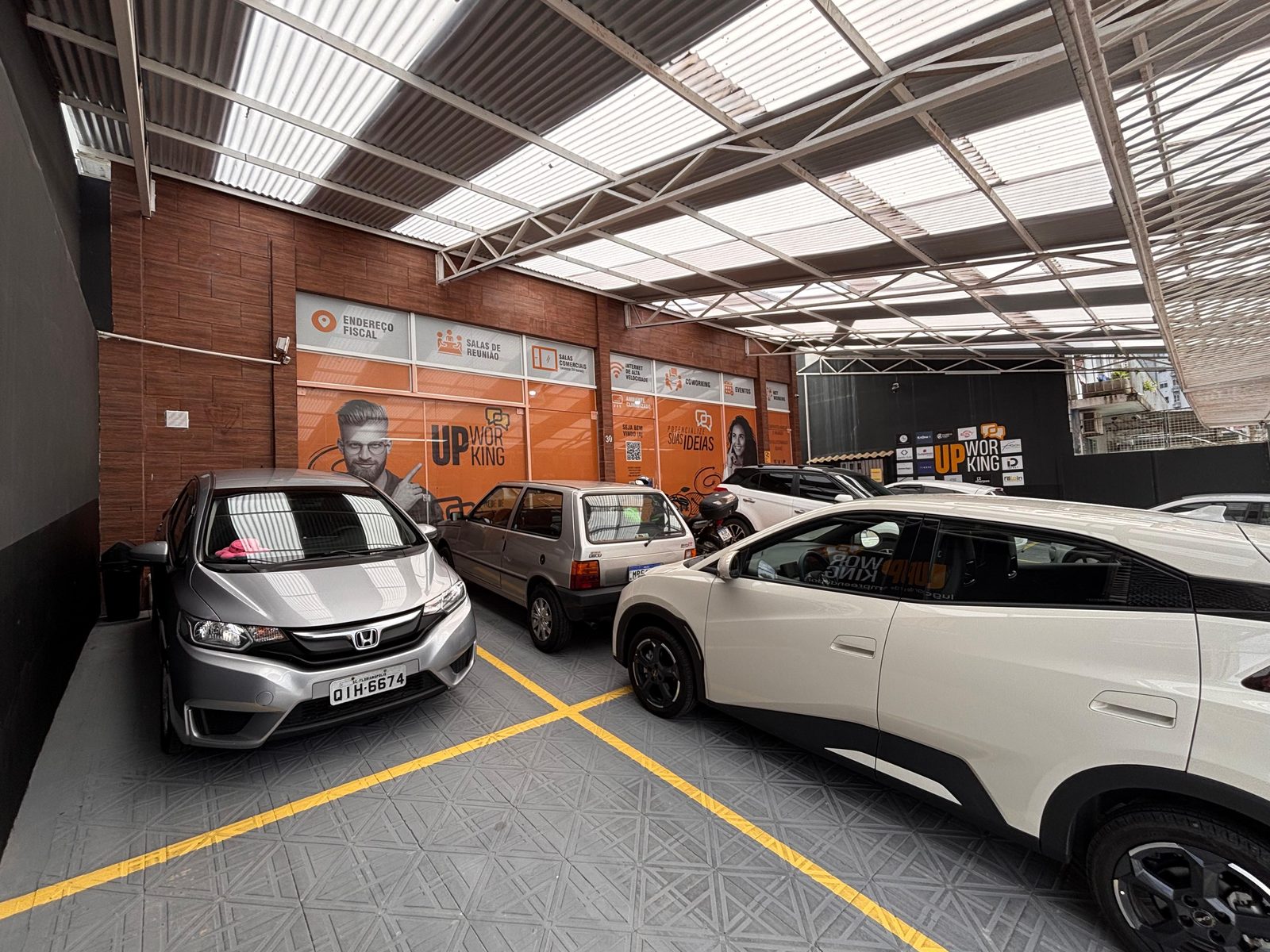 Estacionamento coberto da UP Working
